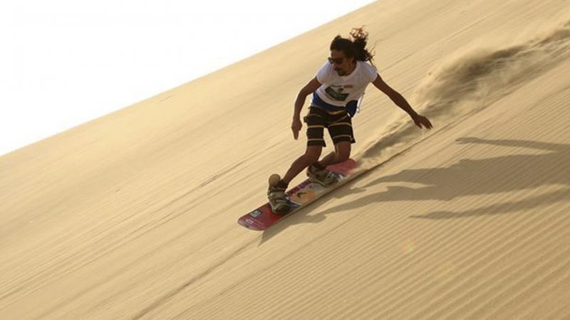 sand boarding in dubai